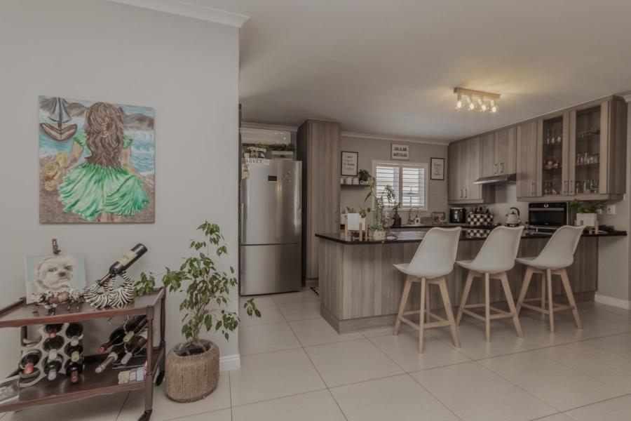 3 Bedroom Property for Sale in Sunningdale Western Cape